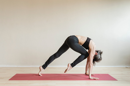 28 Best Yoga Poses for Beginners For Everyone - Easy To Hard