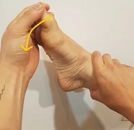 lateral-foot-stretch